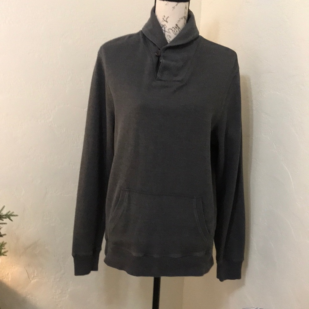 Old Navy Pullover Boys Sweater
Size Medium in Gray